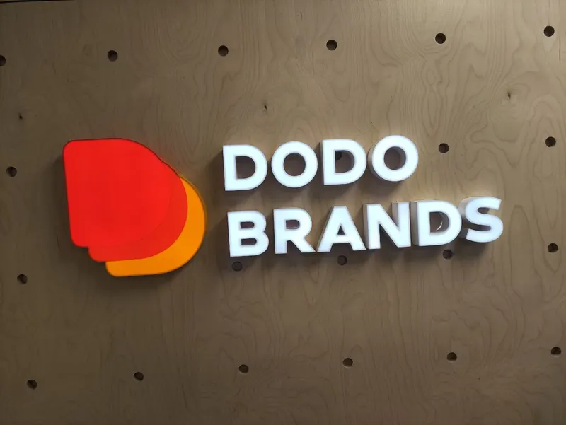 Объёмный логотип Dodo Brands — PixelMedia, Алматы