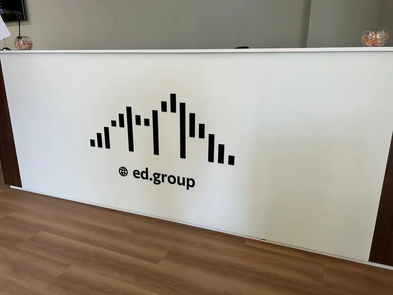 Логотип ed.group на стойке ресепшн — PixelMedia, Алматы