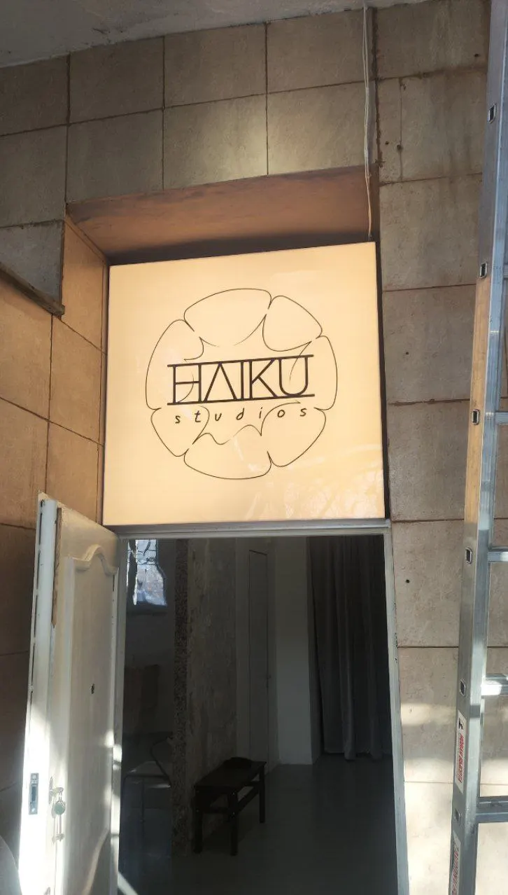 Световой короб Haiku Studios — PixelMedia, Алматы